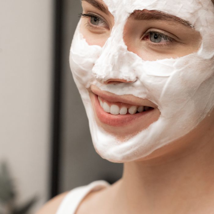 VROUW-MET-EEN-GEZICHTSMASKER